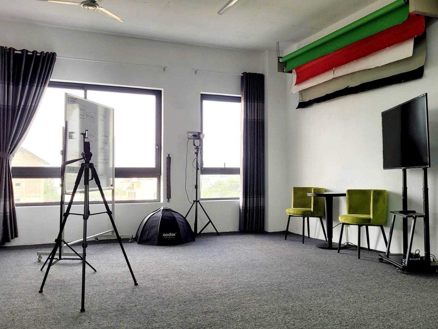 Văn Phòng Studio 90m2 Quay Chụp Tại Vạn Phúc City